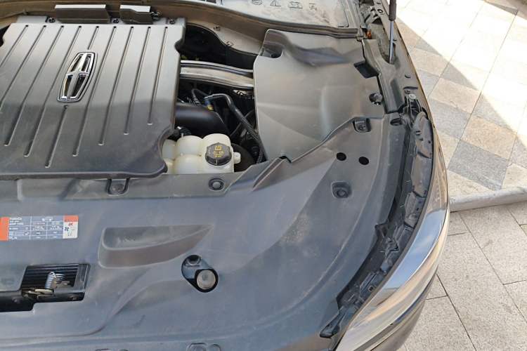 Used Lincoln Aviator 2023 3.0T V6 All-Wheel-Drive Zunya Cruise Version Six Seats Engine Bay Left