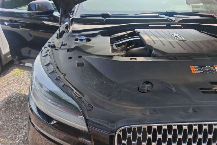 Used Lincoln Aviator 2023 3.0T V6 All-Wheel-Drive Zunya Cruise Version Six Seats Engine Bay Right