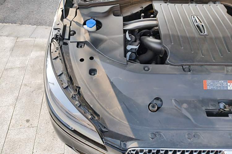 Used Lincoln Aviator 2023 3.0T V6 All-Wheel-Drive Zunya Cruise Version Six Seats Engine Bay Right