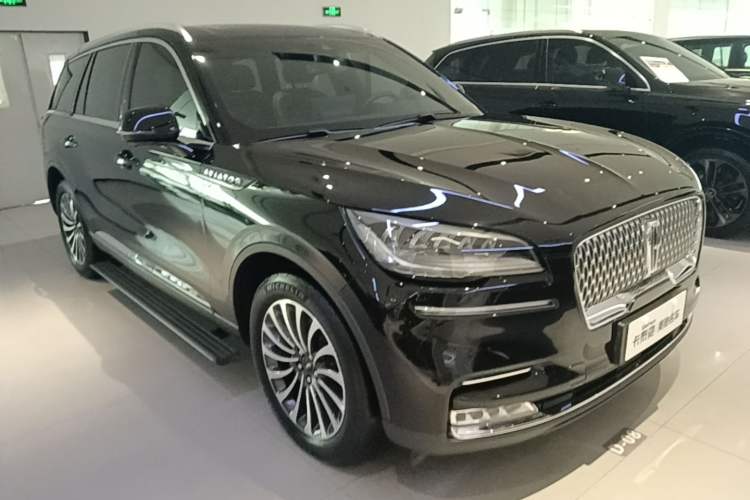 Used Lincoln Aviator 2023 3.0T V6 All-Wheel-Drive Zunya Cruise Version Six Seats Front Right 45 Deg