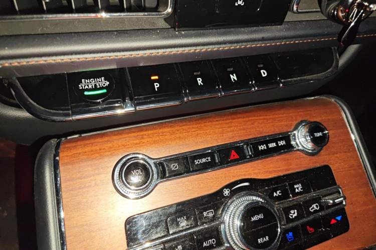 Used Lincoln Aviator 2023 3.0T V6 Four-Wheel Drive Luxury Cruise Version Six Seats Gear Lever