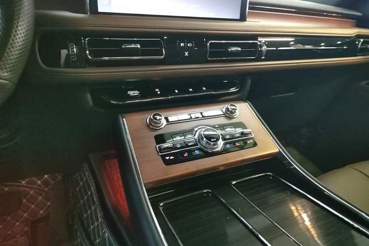 Used Lincoln Aviator 2023 3.0T V6 All-Wheel-Drive Zunya Cruise Version Six Seats Gear Lever