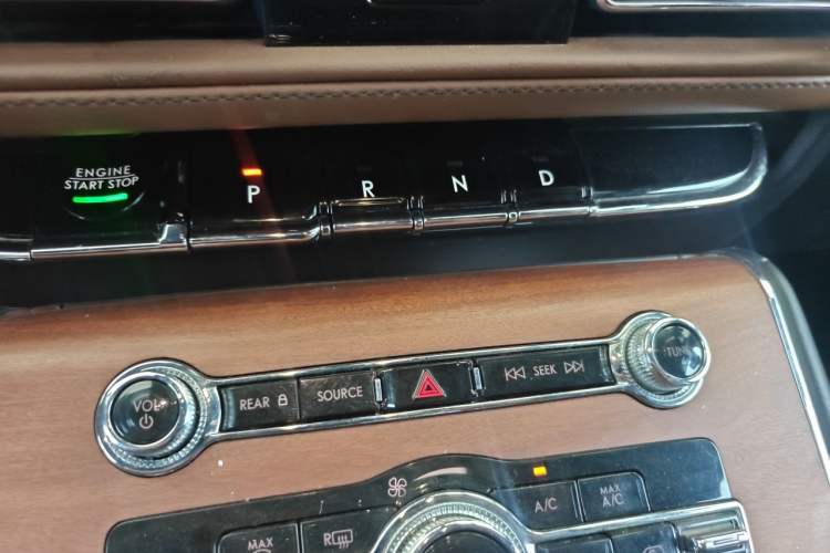 Used Lincoln Aviator 2023 3.0T V6 Four-Wheel Drive Luxury Cruise Version Six Seats Gear Lever