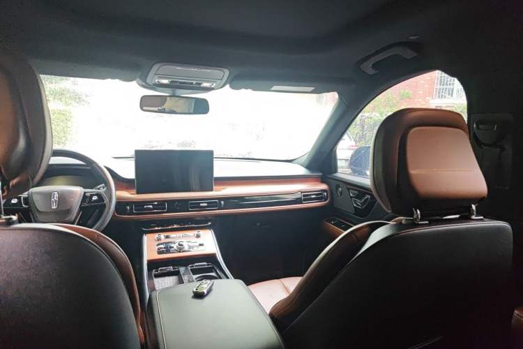 Used Lincoln Aviator 2023 3.0T V6 All-Wheel-Drive Zunya Cruise Version Six Seats Headliner