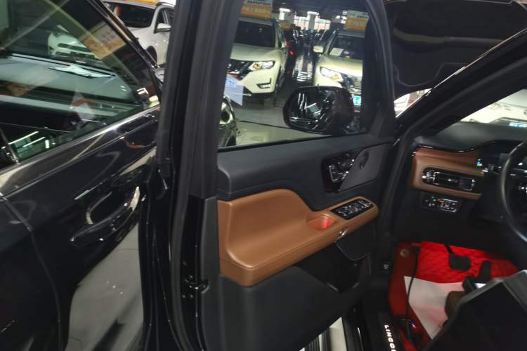 Used Lincoln Aviator 2023 3.0T V6 All-Wheel-Drive Executive Cruise Version Six Seats Left Front Door Interior