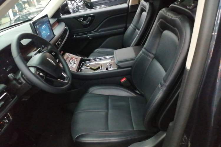 Used Lincoln Aviator 2023 3.0T V6 Four-Wheel Drive Luxury Cruise Version Six Seats Left Front Seat