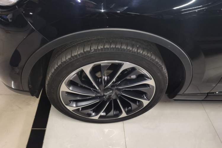 Used Lincoln Aviator 2023 3.0T V6 All-Wheel-Drive Executive Cruise Version Six Seats Left Front Wheel Hub