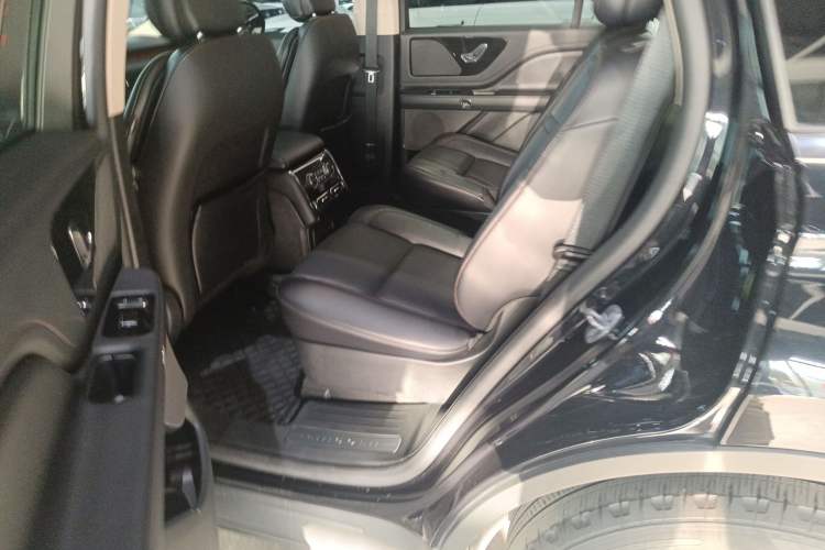 Used Lincoln Aviator 2023 3.0T V6 Four-Wheel Drive Luxury Cruise Version Six Seats Left Rear Seat