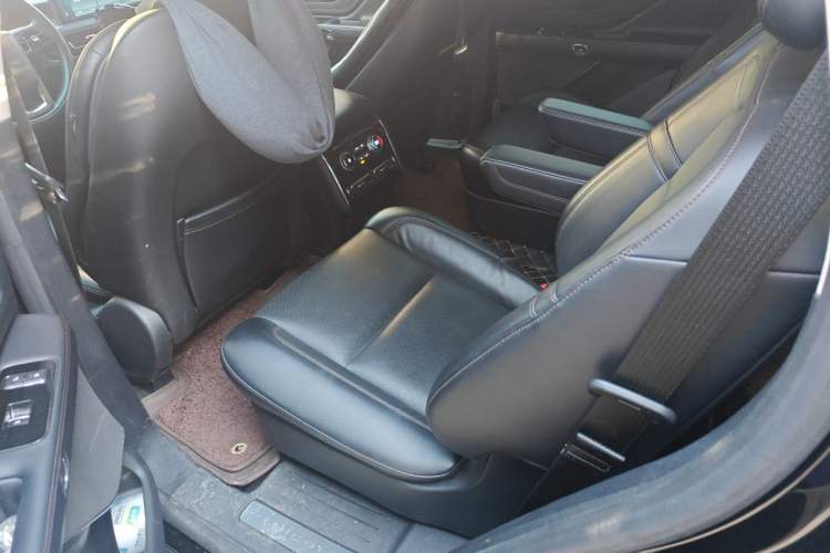 Used Lincoln Aviator 2023 3.0T V6 Four-Wheel Drive Luxury Cruise Version Six Seats Left Rear Seat