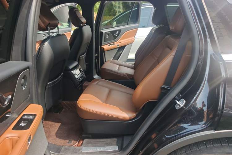Used Lincoln Aviator 2023 3.0T V6 All-Wheel-Drive Zunya Cruise Version Six Seats Left Rear Seat