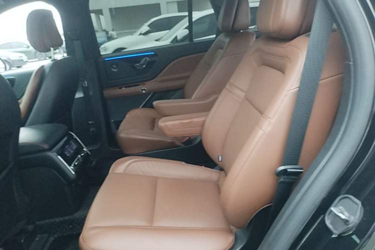 Used Lincoln Aviator 2023 3.0T V6 All-Wheel-Drive Zunya Cruise Version Six Seats Left Rear Seat