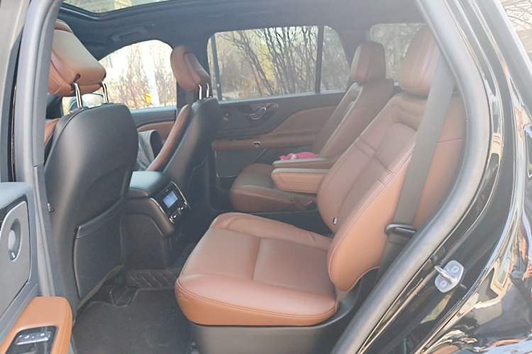 Used Lincoln Aviator 2023 3.0T V6 All-Wheel-Drive Zunya Cruise Version Six Seats Left Rear Seat