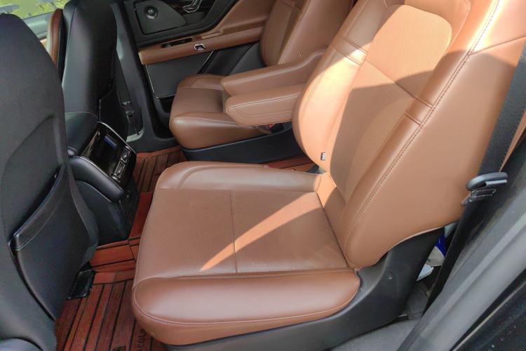 Used Lincoln Aviator 2023 3.0T V6 All-Wheel-Drive Zunya Cruise Version Six Seats Left Rear Seat
