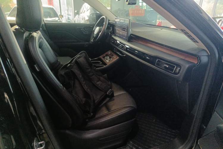 Used Lincoln Aviator 2023 3.0T V6 Four-Wheel Drive Luxury Cruise Version Six Seats Right Front Seat