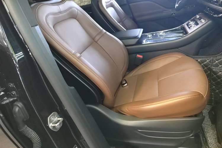 Used Lincoln Aviator 2023 3.0T V6 All-Wheel-Drive Zunya Cruise Version Six Seats Right Front Seat