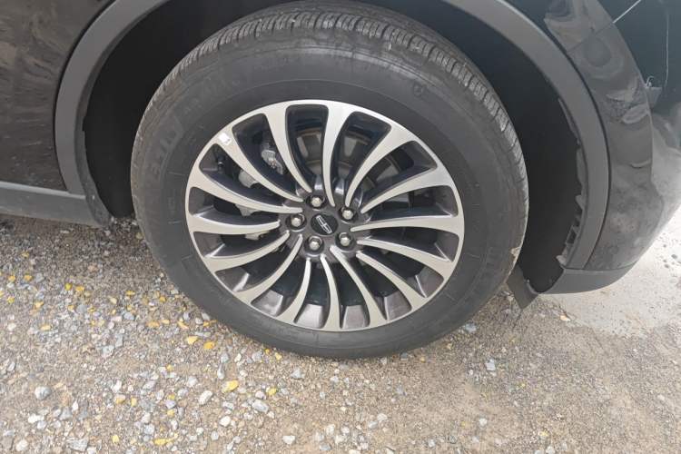Used Lincoln Aviator 2023 3.0T V6 All-Wheel-Drive Zunya Cruise Version Six Seats Right Front Wheel Hub