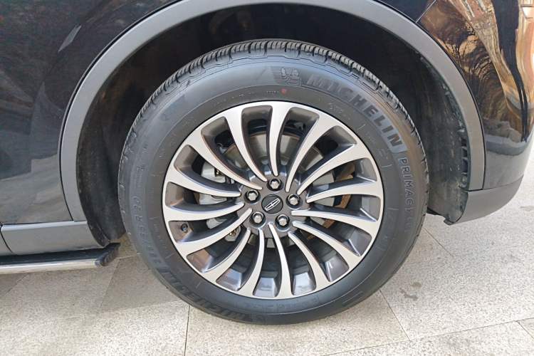 Used Lincoln Aviator 2023 3.0T V6 All-Wheel-Drive Zunya Cruise Version Six Seats Right Front Wheel Hub