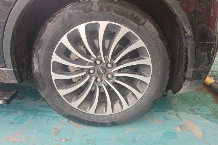 Used Lincoln Aviator 2023 3.0T V6 Four-Wheel Drive Luxury Cruise Version Six Seats Right Front Wheel Hub