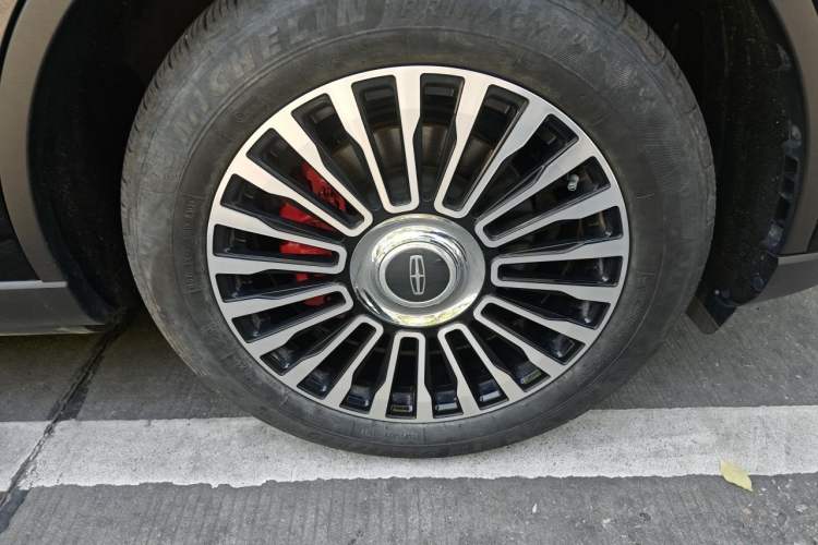 Used Lincoln Aviator 2023 3.0T V6 All-Wheel-Drive Zunya Cruise Version Six Seats Right Front Wheel Hub