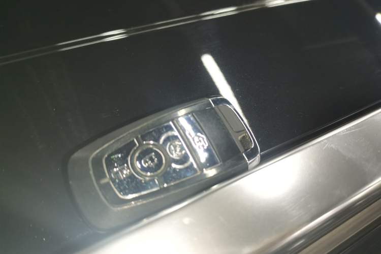Used Lincoln Aviator 2023 3.0T V6 All-Wheel-Drive Executive Cruise Version Six Seats Vehicle Key