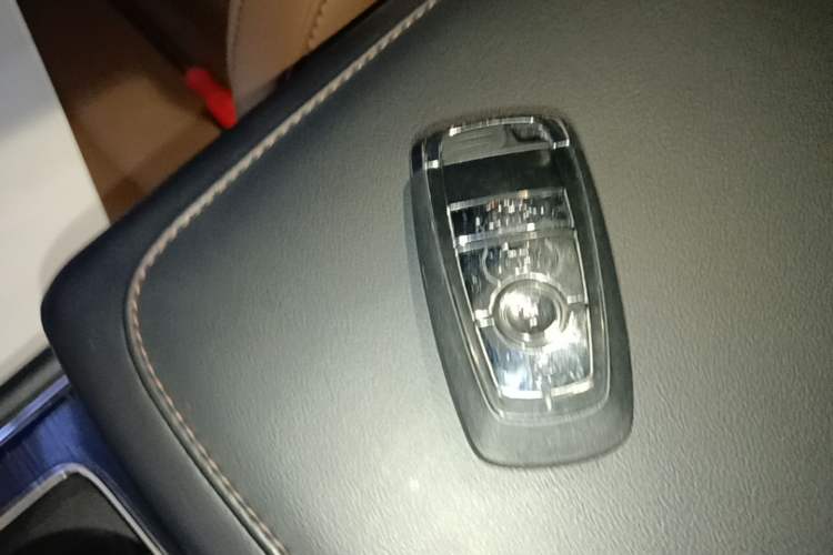 Used Lincoln Aviator 2023 3.0T V6 All-Wheel-Drive Zunya Cruise Version Six Seats Vehicle Key