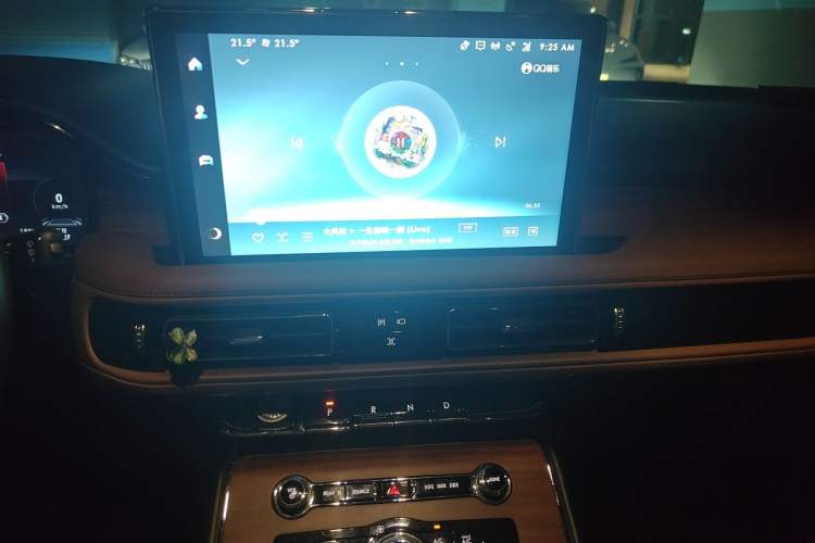 Used Lincoln Aviator 2023 3.0T V6 All-Wheel-Drive Zunya Cruise Version Six Seats Audio And AC Panel