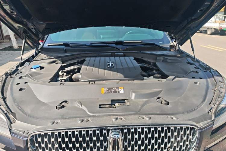 Used Lincoln Aviator 2023 3.0T V6 All-Wheel-Drive Zunya Cruise Version Six Seats Engine Bay