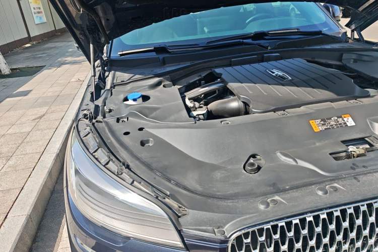 Used Lincoln Aviator 2023 3.0T V6 All-Wheel-Drive Zunya Cruise Version Six Seats Engine Bay Right