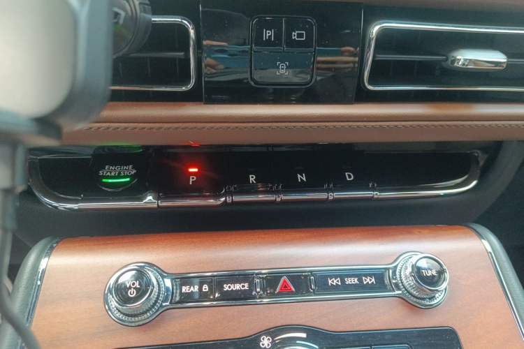 Used Lincoln Aviator 2023 3.0T V6 All-Wheel-Drive Zunya Cruise Version Six Seats Gear Lever