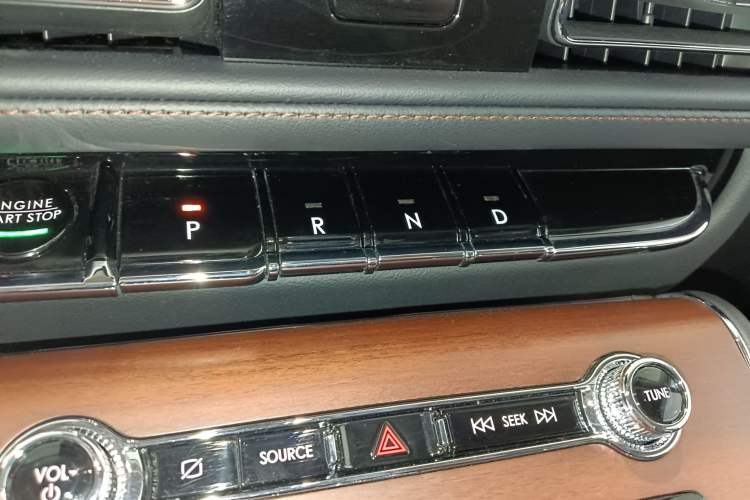 Used Lincoln Aviator 2023 3.0T V6 Four-Wheel Drive Luxury Cruise Version Six Seats Gear Lever