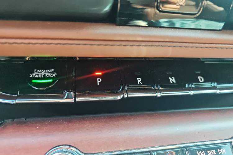 Used Lincoln Aviator 2023 3.0T V6 All-Wheel-Drive Zunya Cruise Version Six Seats Gear Lever