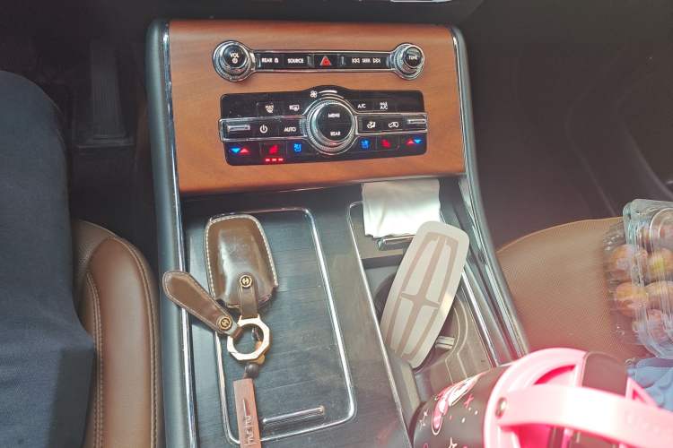 Used Lincoln Aviator 2023 3.0T V6 All-Wheel-Drive Zunya Cruise Version Six Seats Gear Lever