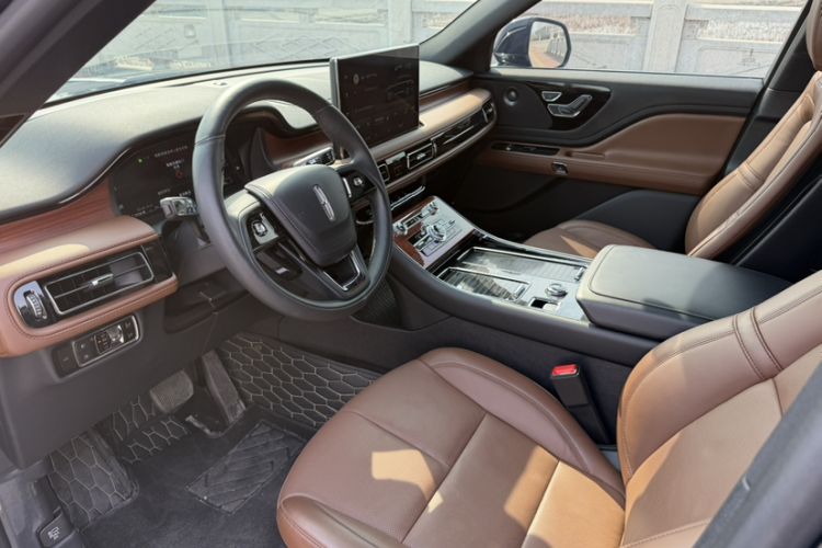 Used Lincoln Aviator 2023 3.0T V6 All-Wheel Drive Zunya Cruise Version 7 Seats Interior 1