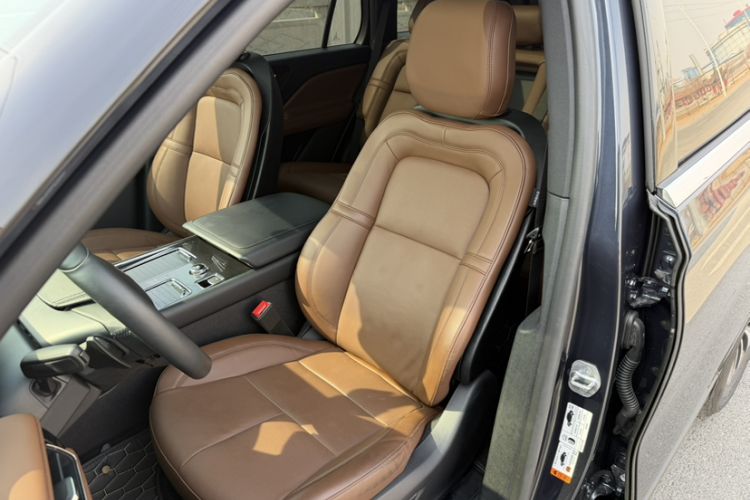 Used Lincoln Aviator 2023 3.0T V6 All-Wheel Drive Zunya Cruise Version 7 Seats Interior 3