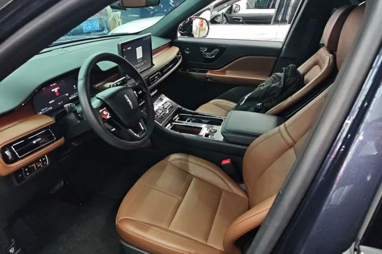 Used Lincoln Aviator 2023 3.0T V6 All-Wheel Drive Zunya Cruise Version 7 Seats Left Front Seat