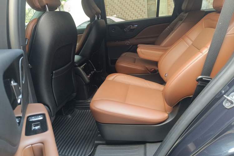 Used Lincoln Aviator 2023 3.0T V6 All-Wheel-Drive Zunya Cruise Version Six Seats Left Rear Seat