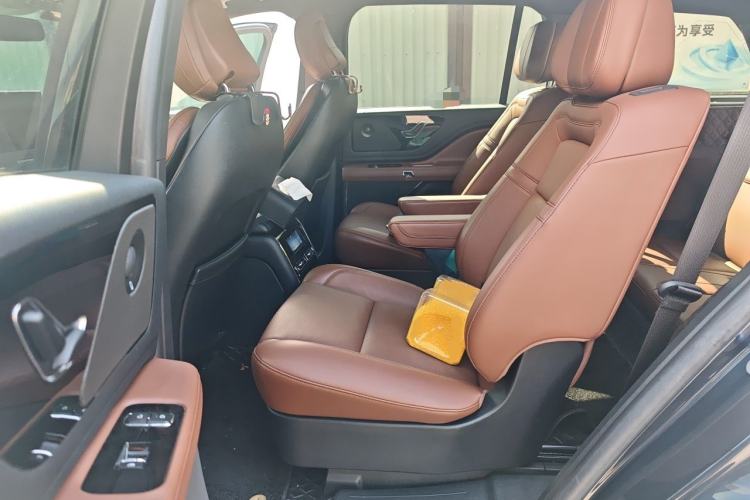 Used Lincoln Aviator 2023 3.0T V6 All-Wheel-Drive Zunya Cruise Version Six Seats Left Rear Seat