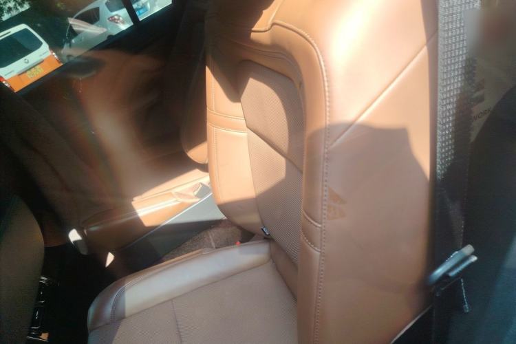 Used Lincoln Aviator 2023 3.0T V6 All-Wheel-Drive Zunya Cruise Version Six Seats Left Rear Seat