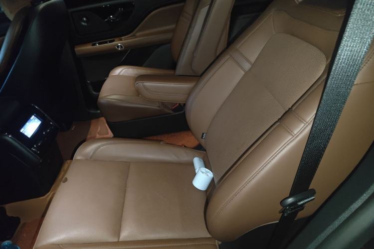 Used Lincoln Aviator 2023 3.0T V6 All-Wheel-Drive Zunya Cruise Version Six Seats Left Rear Seat