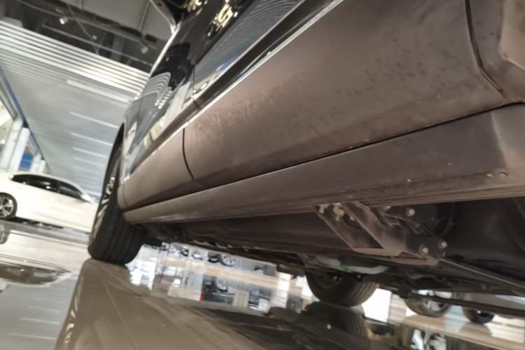 Used Lincoln Aviator 2023 3.0T V6 All-Wheel-Drive Zunya Cruise Version Six Seats Left Side Sill