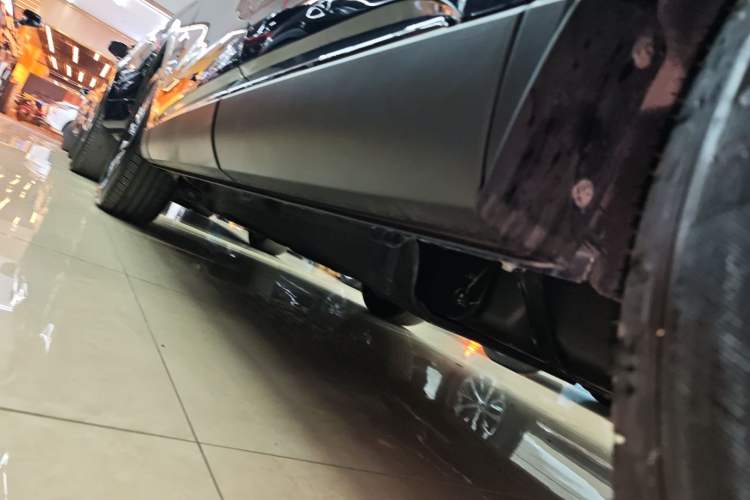 Used Lincoln Aviator 2023 3.0T V6 All-Wheel Drive Zunya Cruise Version 7 Seats Left Side Sill