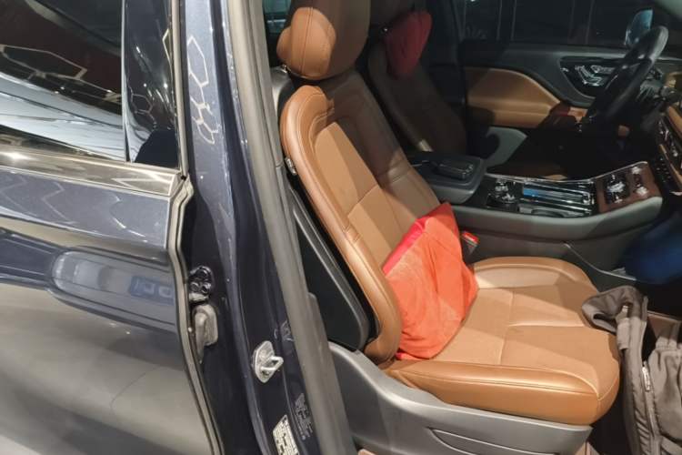 Used Lincoln Aviator 2023 3.0T V6 All-Wheel-Drive Zunya Cruise Version Six Seats Right Front Seat