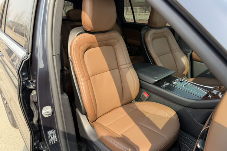 Used Lincoln Aviator 2023 3.0T V6 All-Wheel Drive Zunya Cruise Version 7 Seats Right Front Seat