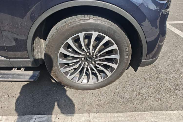 Used Lincoln Aviator 2023 3.0T V6 All-Wheel-Drive Zunya Cruise Version Six Seats Right Front Wheel Hub