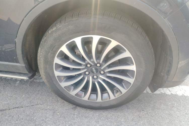 Used Lincoln Aviator 2023 3.0T V6 All-Wheel-Drive Zunya Cruise Version Six Seats Right Front Wheel Hub