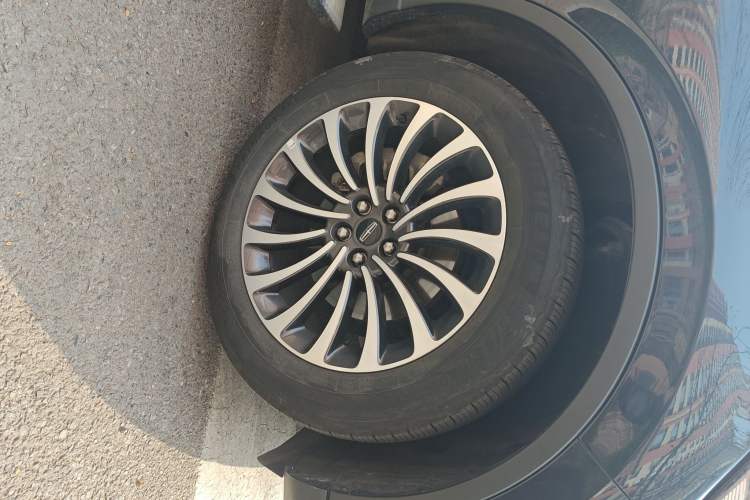 Used Lincoln Aviator 2023 3.0T V6 All-Wheel-Drive Zunya Cruise Version Six Seats Right Front Wheel Hub