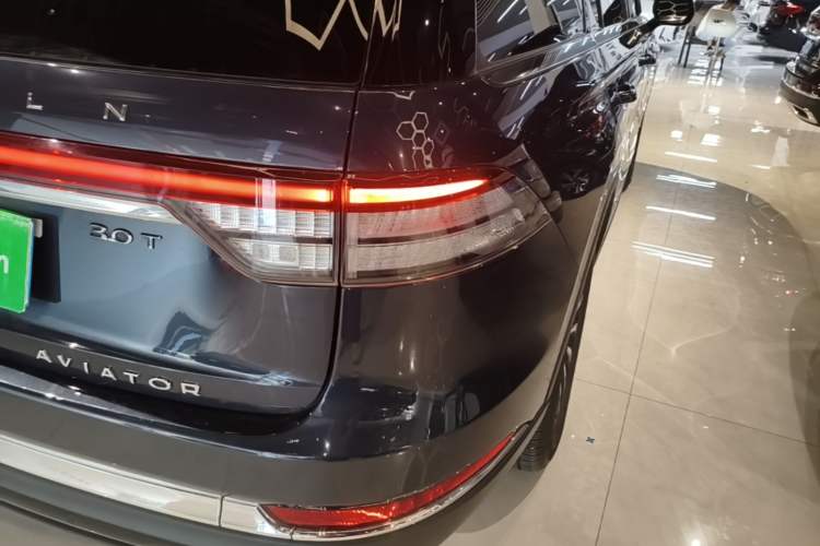 Used Lincoln Aviator 2023 3.0T V6 All-Wheel-Drive Zunya Cruise Version Six Seats Right Rear Taillight