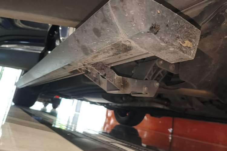Used Lincoln Aviator 2023 3.0T V6 All-Wheel-Drive Zunya Cruise Version Six Seats Right Side Sill