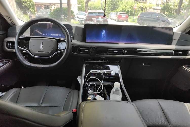 Used Lincoln Aviator 2023 3.0T V6 All-Wheel-Drive Zunya Cruise Version Six Seats Center Console