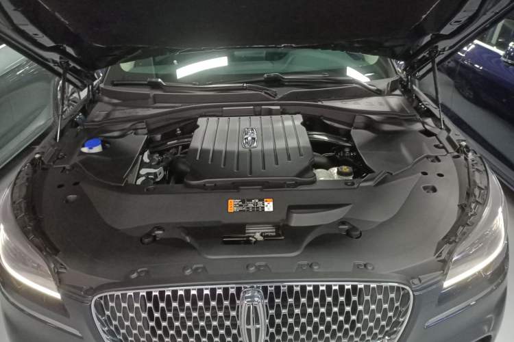 Used Lincoln Aviator 2023 3.0T V6 Four-Wheel Drive Luxury Cruise Version Six Seats Engine Bay